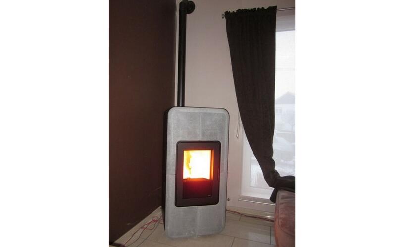 Toba en stéatite 8 kW avec cheminée intérieure en acier noir